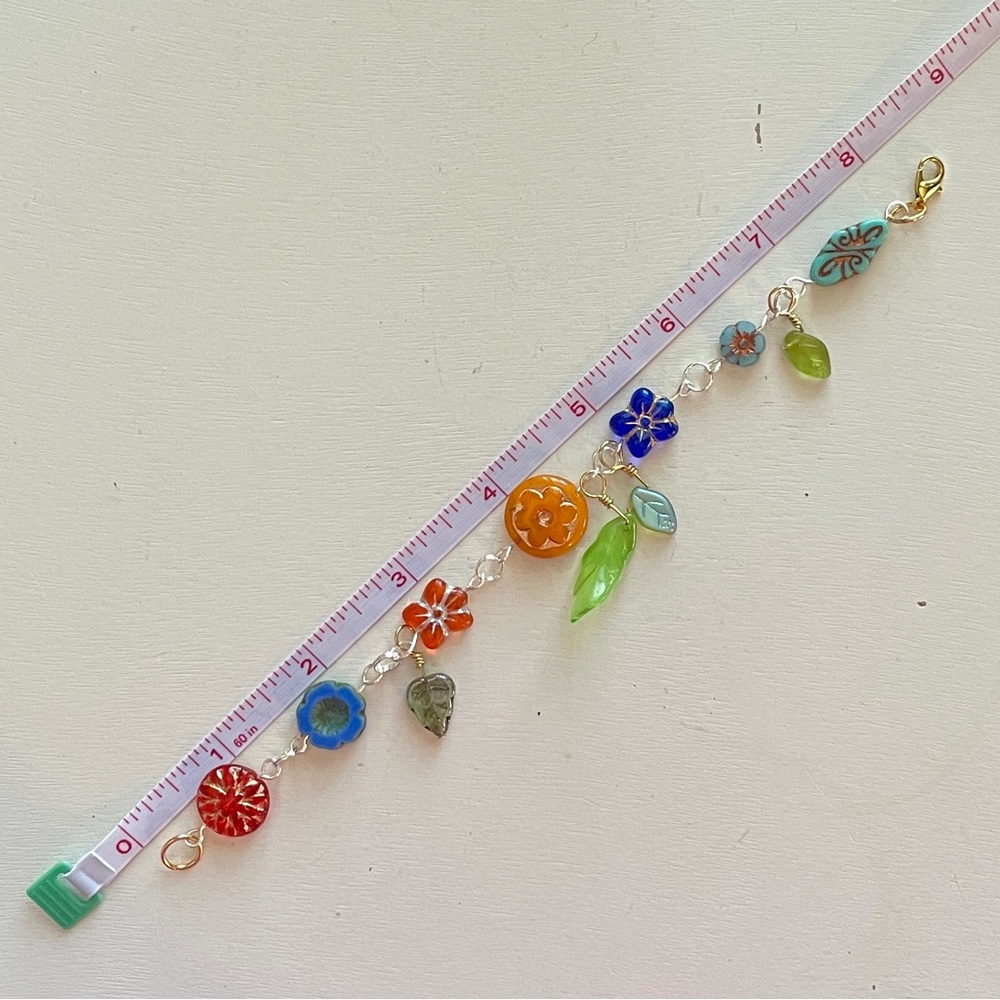 NWOT Colorful Floral and Leaf Beaded Charm Bracelet - Picture 5 of 5